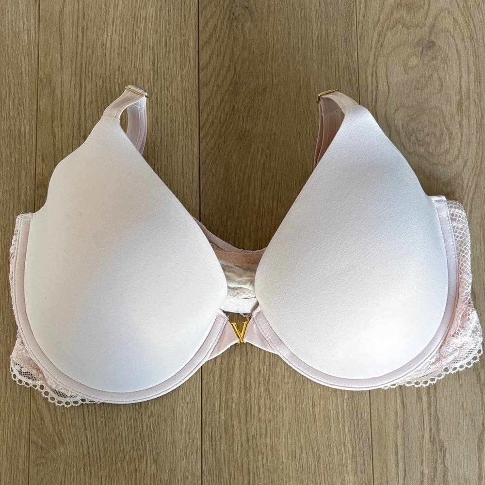 Victoria's Secret Lace Bra and matching NWT panties